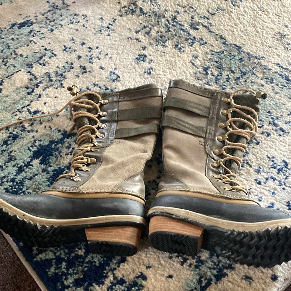 Sorel boots - Picture 3 of 5